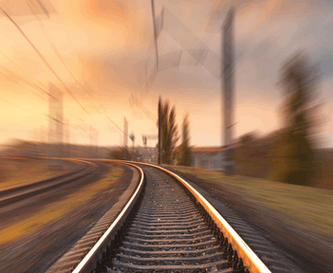 rails au soleil couchant